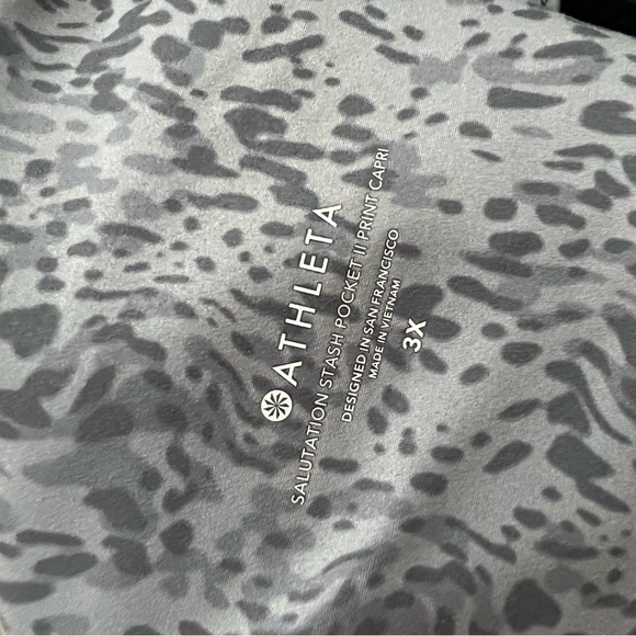 Athleta legging, salutation stash capri - Picture 2 of 2